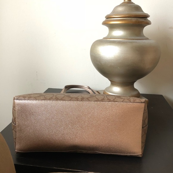 SOLD Coach City Zip Closure Signature Canvas Tote - Picture 4 of 8